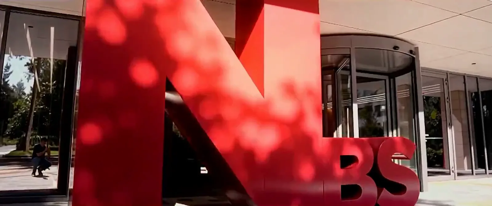 Вход в кампус Narxoz Business School
